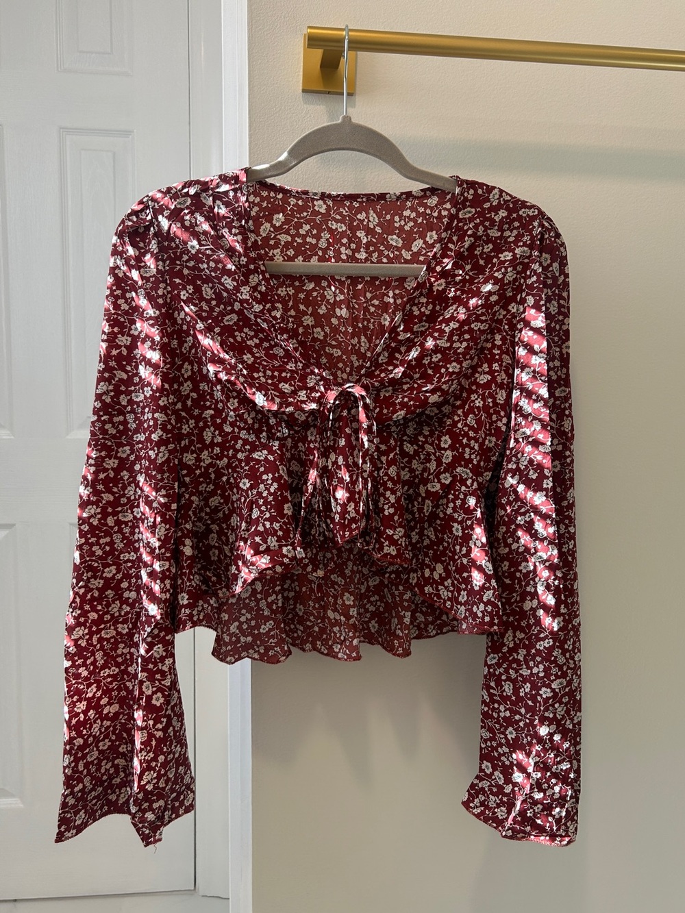 SHEIN Burgundy Floral Tie-Front Crop Blouse